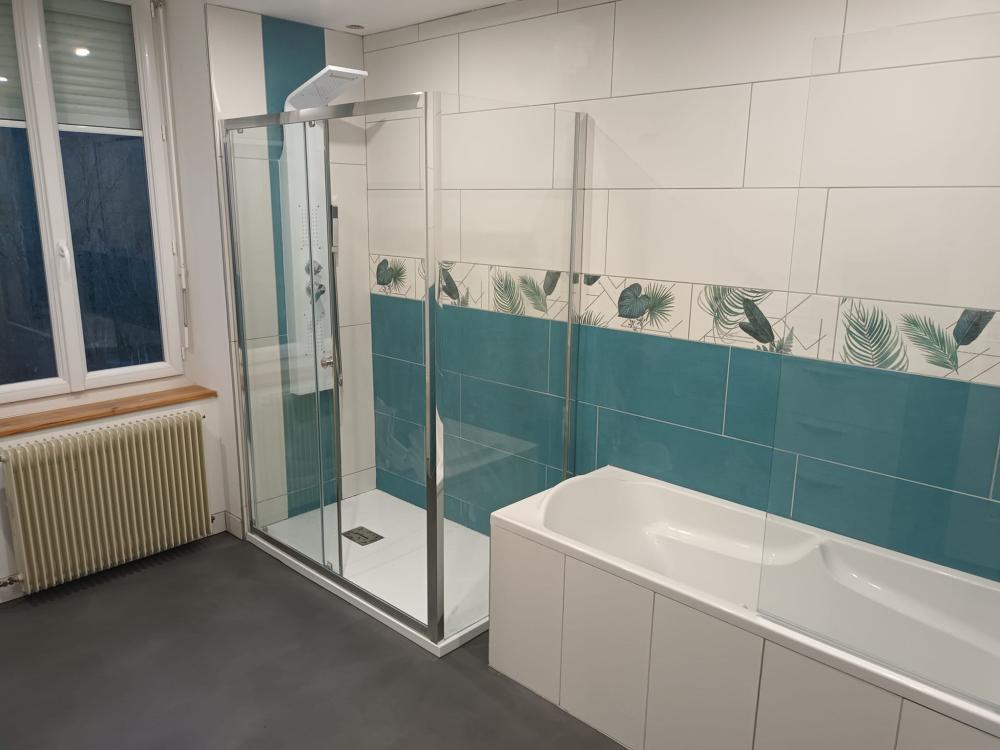 salle de bain bleue